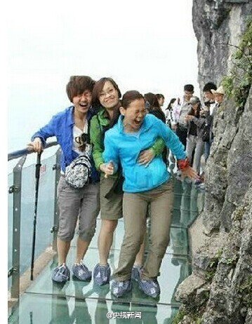 ทางเดินกระจกเลียบผาสูง ที่จีน ทางเดินกระจกเลียบผาสูง ที่จีน