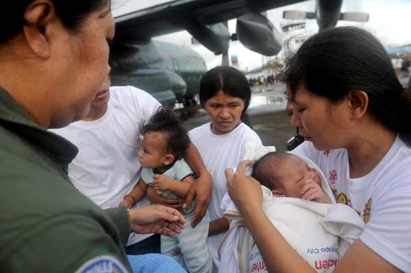 ทารกฟิลิปปินส์ตายหลังเกิด 3 วัน แพทย์จนใจไม่มีไฟฟ้า ทารกฟิลิปปินส์ตายหลังเกิด 3 วัน แพทย์จนใจไม่มีไฟฟ้า