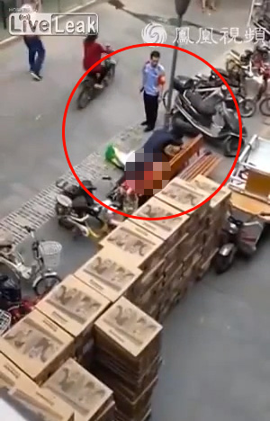 คู่รักจีนมีเซ็กส์โจ๋งครึ่มในที่สาธารณะ คู่รักจีนมีเซ็กส์โจ๋งครึ่มในที่สาธารณะ