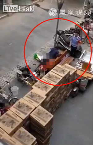 คู่รักจีนมีเซ็กส์โจ๋งครึ่มในที่สาธารณะ คู่รักจีนมีเซ็กส์โจ๋งครึ่มในที่สาธารณะ