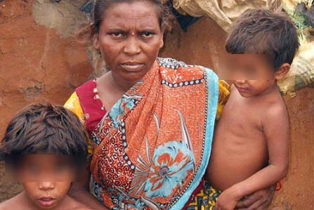 ดูดนมหมาประทังชีวิต