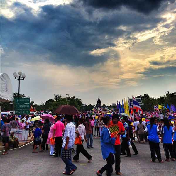 ในหลวงเสด็จทุ่งมะขามหย่อง