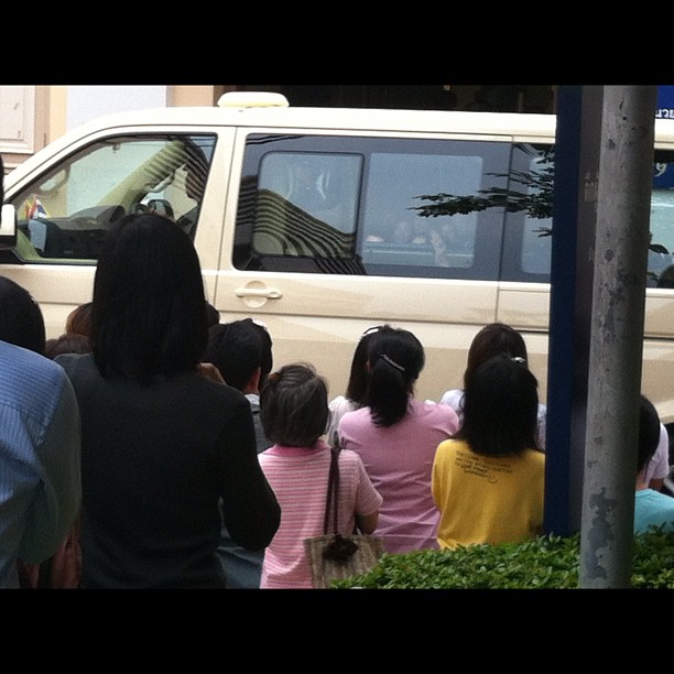 ในหลวงเสด็จทุ่งมะขามหย่อง