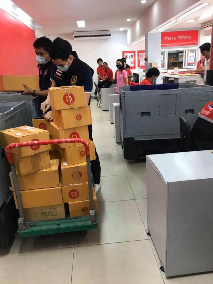 ไปรษณีย์แกะกล่องพัสดุ ไปรษณีย์แกะกล่องพัสดุ