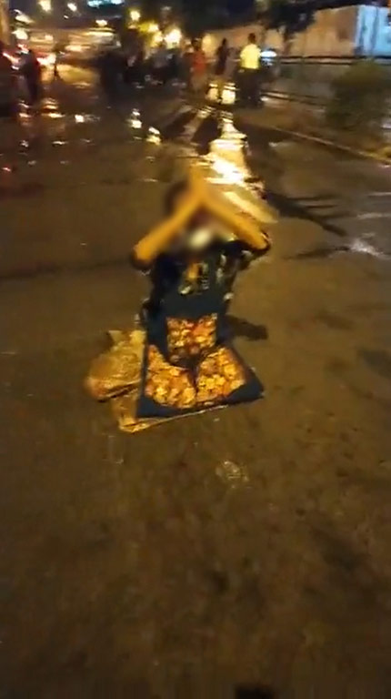 เทศกิจรื้อถอนแผงขายของตลาดคลองเตย เทศกิจรื้อถอนแผงขายของตลาดคลองเตย