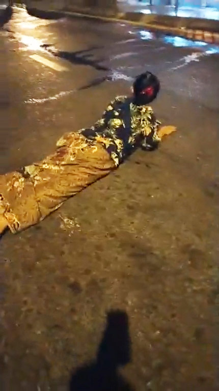 เทศกิจรื้อถอนแผงขายของตลาดคลองเตย เทศกิจรื้อถอนแผงขายของตลาดคลองเตย