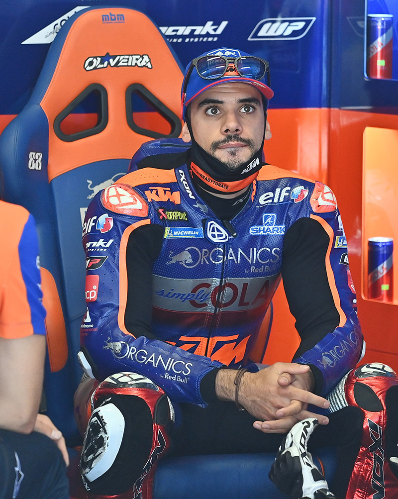 มิเกล โอลิเวียรา นักแข่ง MotoGP หมั้นน้องสาวต่างแม่ มิเกล โอลิเวียรา นักแข่ง MotoGP หมั้นน้องสาวต่างแม่