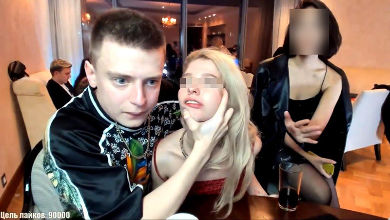 ยูทูบเบอร์จับหัวนางแบบกระแทกโต๊ะ ยูทูบเบอร์จับหัวนางแบบกระแทกโต๊ะ