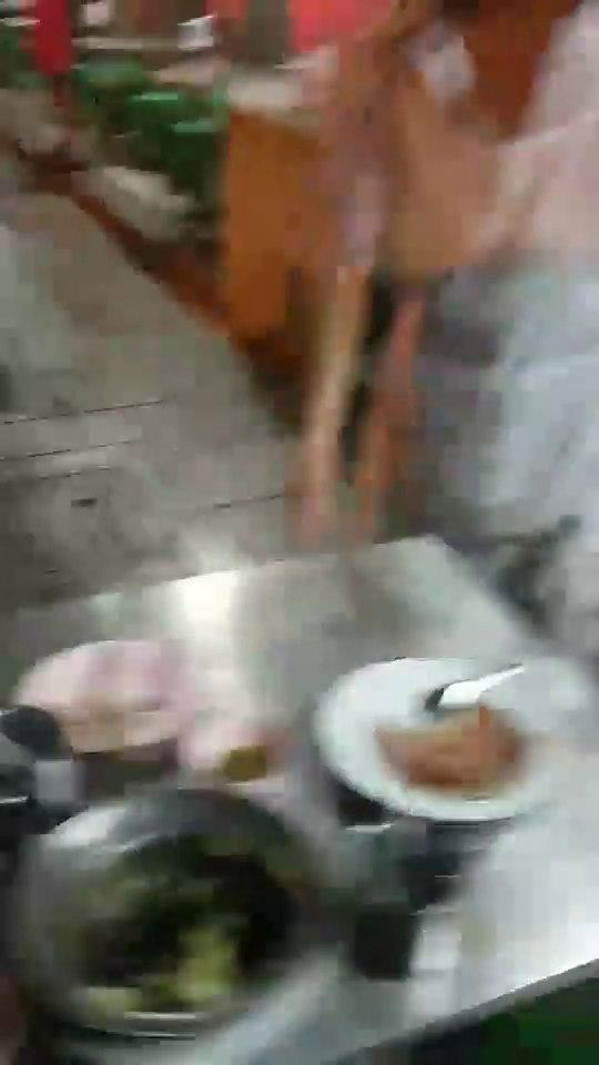 ลูกค้าโวย กุ้งอบวุ้นเส้น ลูกค้าโวย กุ้งอบวุ้นเส้น