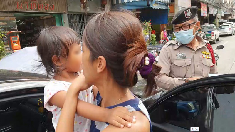 เด็กติดในรถ เด็กติดในรถ