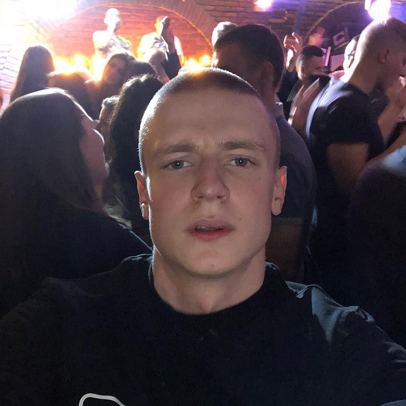 ยูทูบเบอร์จับหัวนางแบบกระแทกโต๊ะ ยูทูบเบอร์จับหัวนางแบบกระแทกโต๊ะ