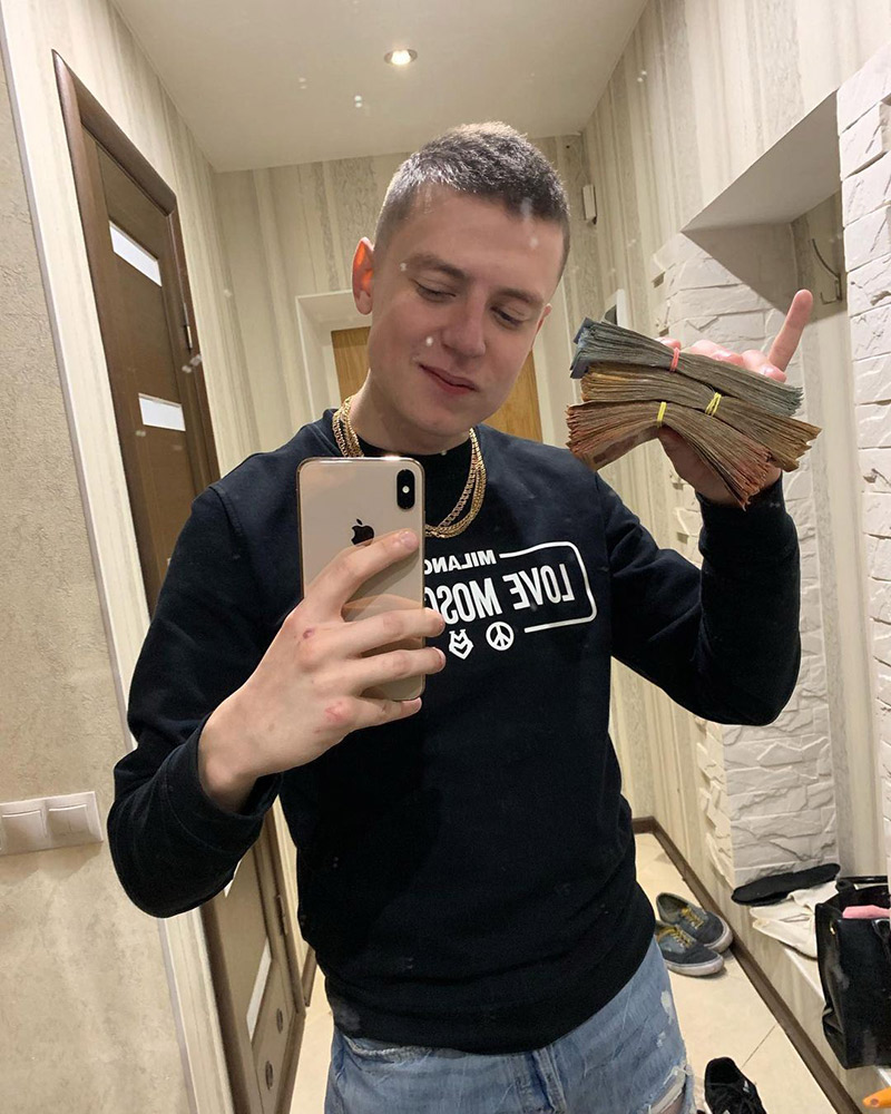 ยูทูบเบอร์จับหัวนางแบบกระแทกโต๊ะ ยูทูบเบอร์จับหัวนางแบบกระแทกโต๊ะ