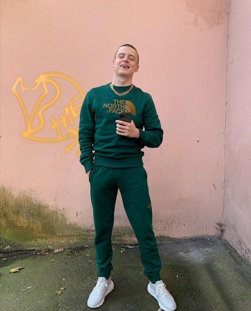 ยูทูบเบอร์จับหัวนางแบบกระแทกโต๊ะ ยูทูบเบอร์จับหัวนางแบบกระแทกโต๊ะ