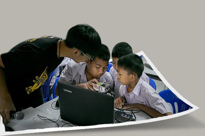 ครูซื้อคอมให้นักเรียน ครูซื้อคอมให้นักเรียน