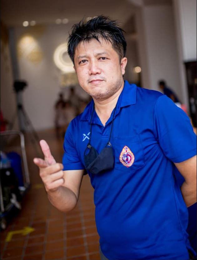 ครูซื้อคอมให้นักเรียน ครูซื้อคอมให้นักเรียน