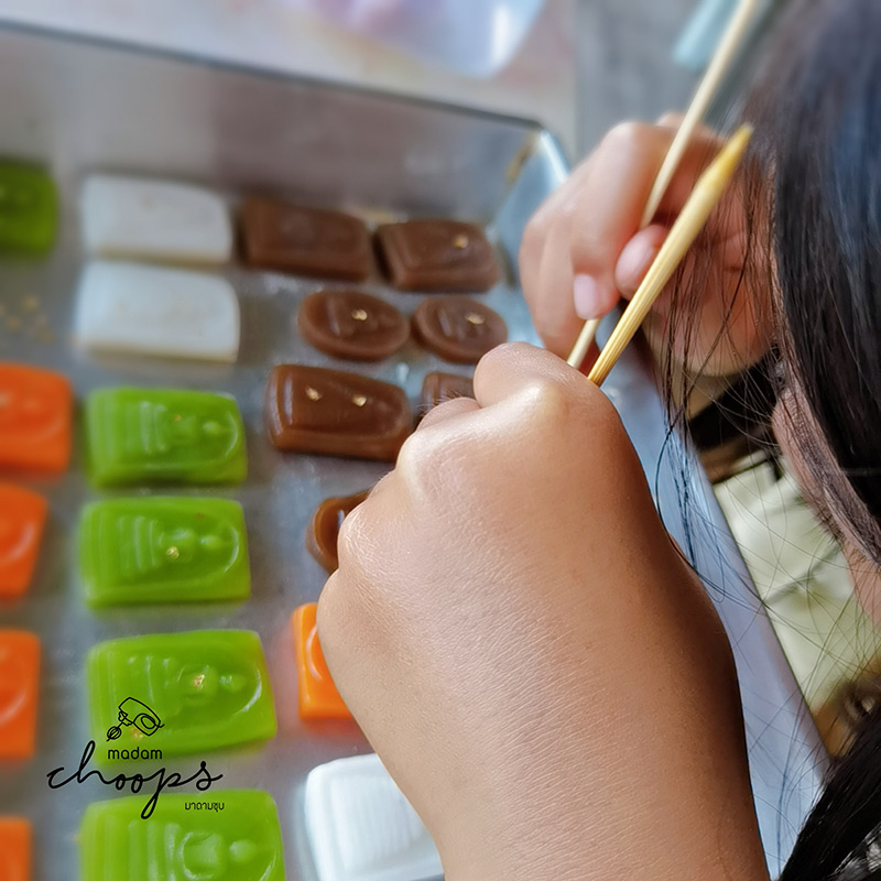 ขนมอาลัวพระเครื่อง ขนมอาลัวพระเครื่อง