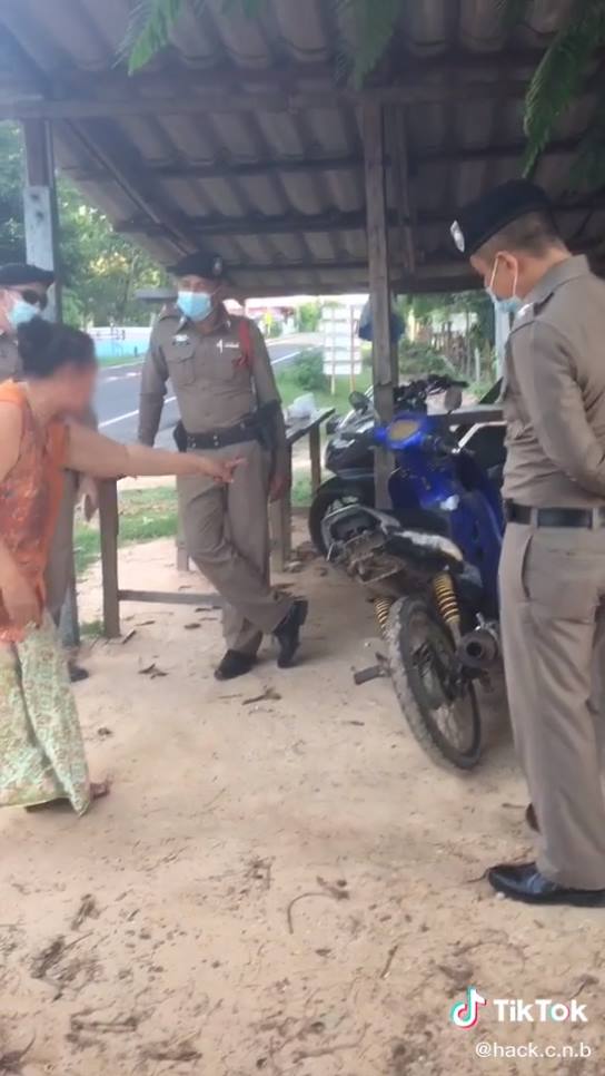 ยายด่าตำรวจจับรถฮ่างถึงบ้าน ยายด่าตำรวจจับรถฮ่างถึงบ้าน