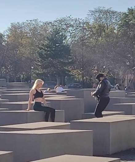 อินฟลูเอนเซอร์ ถ่ายรูปบนสุสานชาวยิว อินฟลูเอนเซอร์ ถ่ายรูปบนสุสานชาวยิว