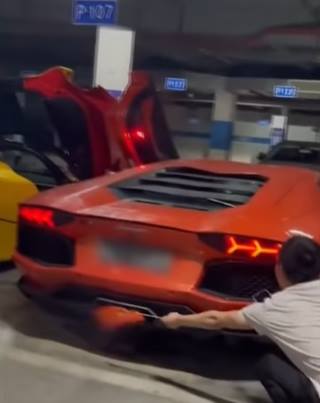 แลมโบกินี่ย่างเนื้อบาร์บีคิว แลมโบกินี่ย่างเนื้อบาร์บีคิว