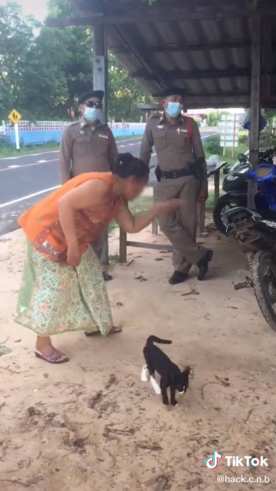 ยายด่าตำรวจจับรถฮ่างถึงบ้าน ยายด่าตำรวจจับรถฮ่างถึงบ้าน