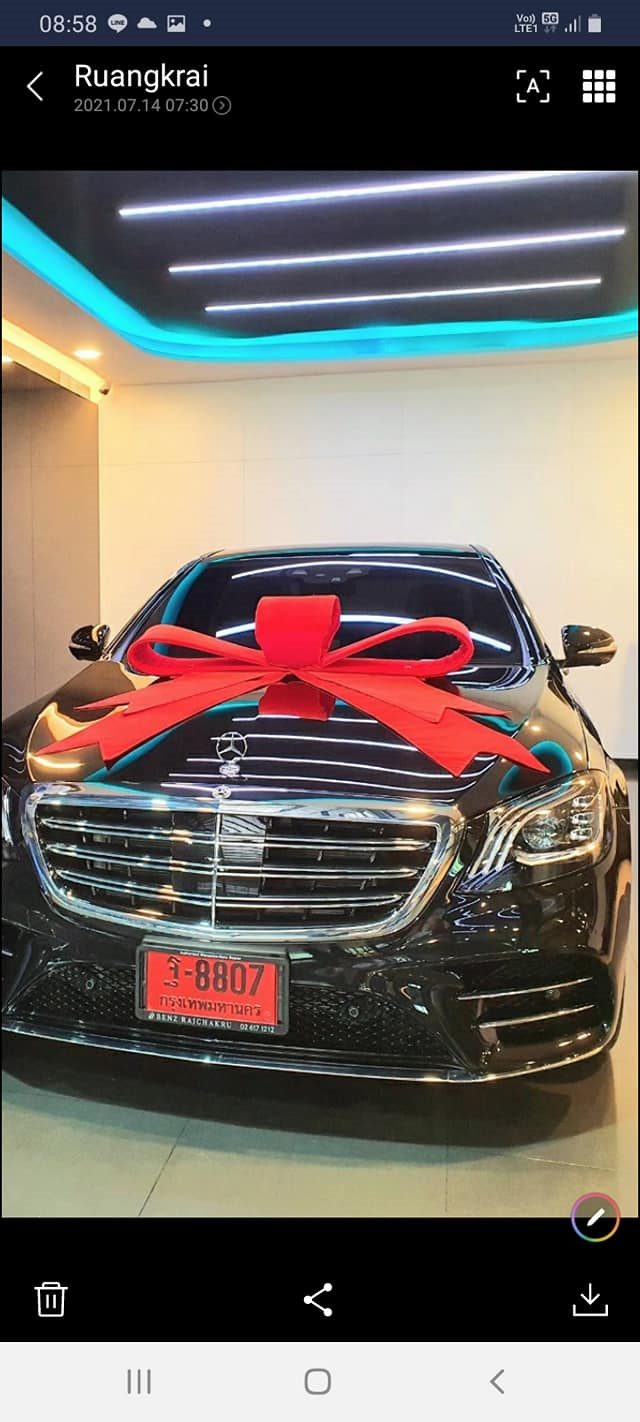 เรืองไกร ลีกิจวัฒนะ อวดป้ายแดงบอกผู้ใหญ่ใจดีให้เงินซื้อ เรืองไกร ลีกิจวัฒนะ อวดป้ายแดงบอกผู้ใหญ่ใจดีให้เงินซื้อ