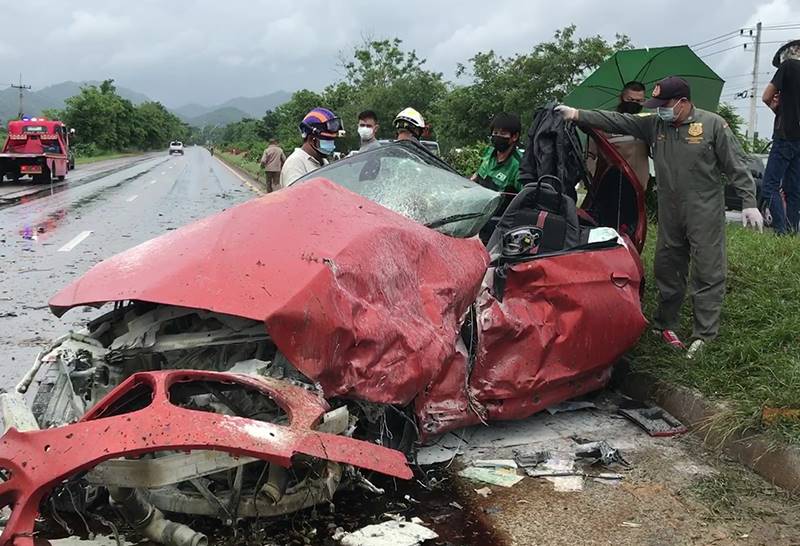 BMW Z4 ชน สวิฟต์ BMW Z4 ชน สวิฟต์