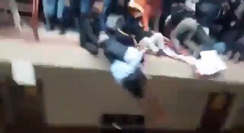 นักศึกษาตกระเบียงมหาลัย นักศึกษาตกระเบียงมหาลัย