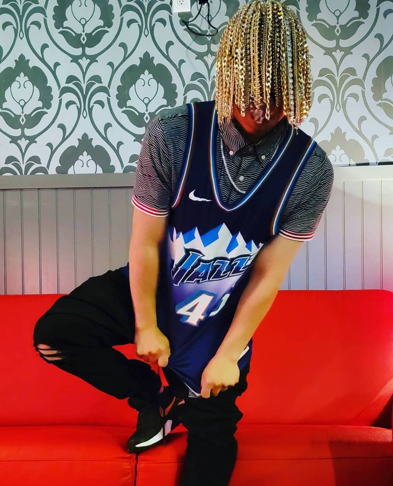 แรปเปอร์ฝังโซ่เพชรโซ่ทองติดหนังหัว แรปเปอร์ฝังโซ่เพชรโซ่ทองติดหนังหัว