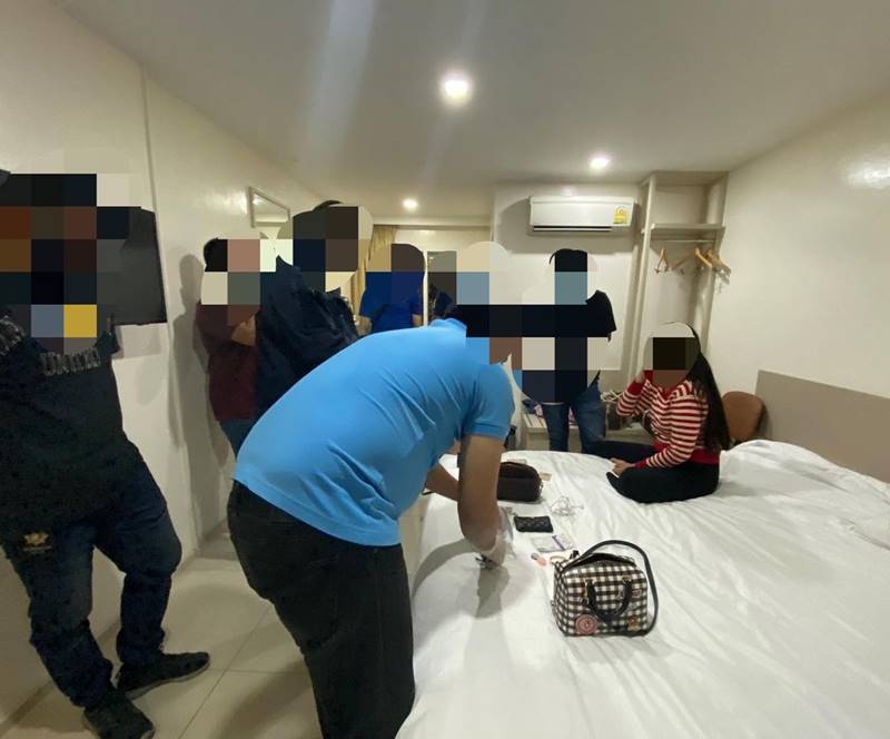 สาวสองใช้รูป น้องเพียว เน็ตไอดอล หลอกค้าประเวณี สาวสองใช้รูป น้องเพียว เน็ตไอดอล หลอกค้าประเวณี