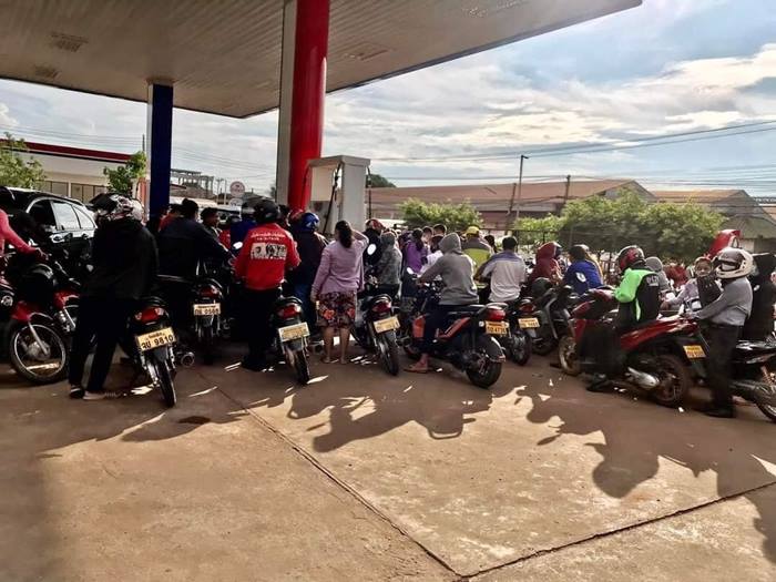 ลาวขาดแคลนน้ำมัน ลาวขาดแคลนน้ำมัน