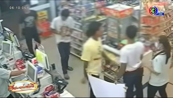 รุมกระทืบ พนง.เซเว่น เตือนใส่แมสก์ รุมกระทืบ พนง.เซเว่น เตือนใส่แมสก์