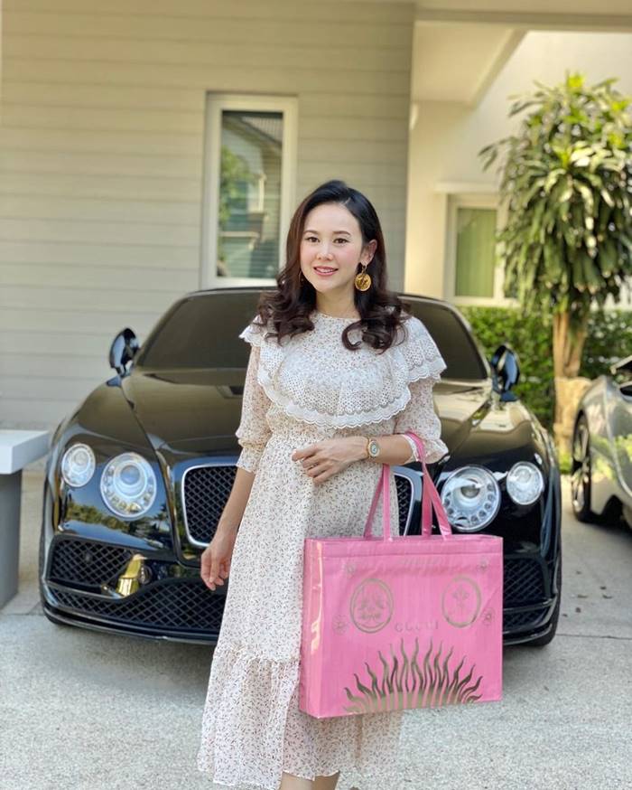 แยม ธมลพรรณ์ แยม ธมลพรรณ์