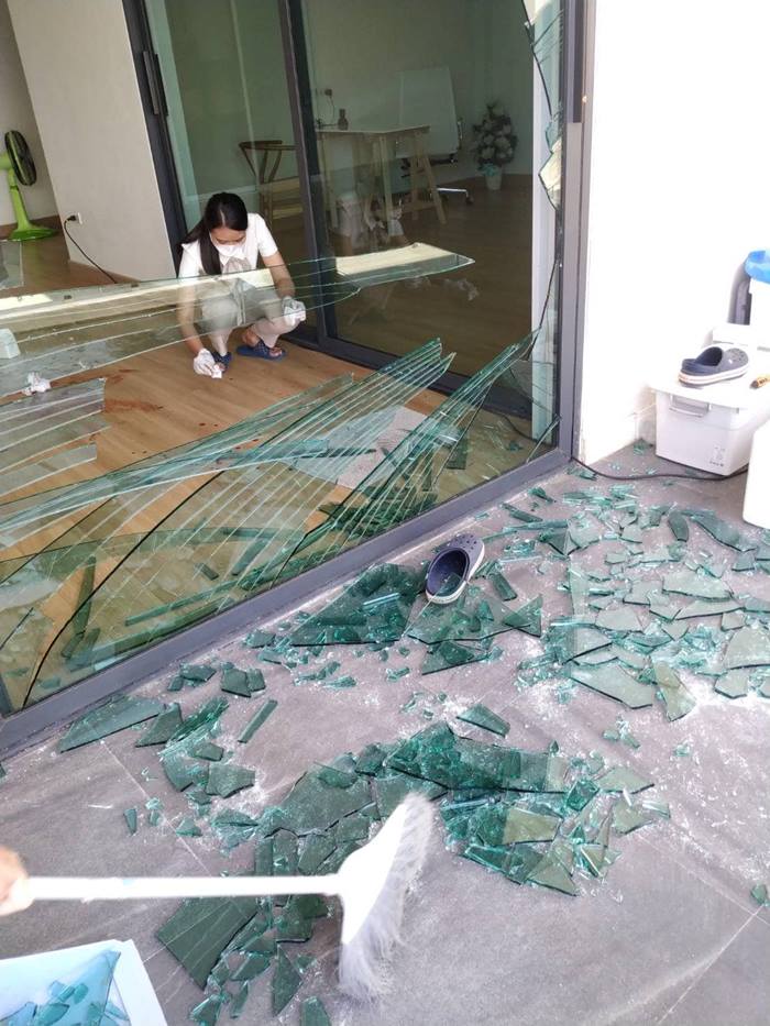 ดีเจอ๋องแอ๋ง วิ่งชนกระจก ดีเจอ๋องแอ๋ง วิ่งชนกระจก