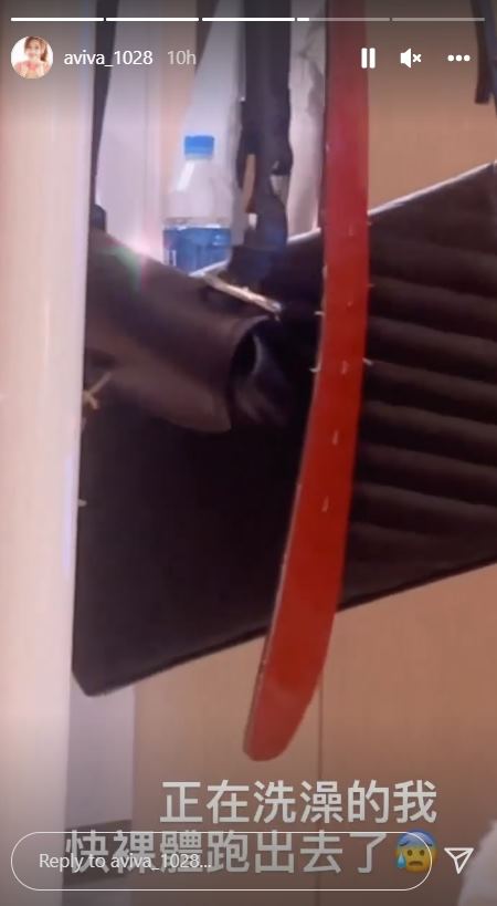 เชียร์ลีดเดอร์ วิ่งหนีแผ่นดินไหวเปลือยเปล่า เชียร์ลีดเดอร์ วิ่งหนีแผ่นดินไหวเปลือยเปล่า