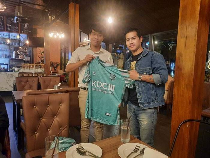 สาวแจ้งความ ประธานกาฬสินธุ์ ยูไนเต็ด หลอกขายหวยสูญ 1000 ล้าน สาวแจ้งความ ประธานกาฬสินธุ์ ยูไนเต็ด หลอกขายหวยสูญ 1000 ล้าน