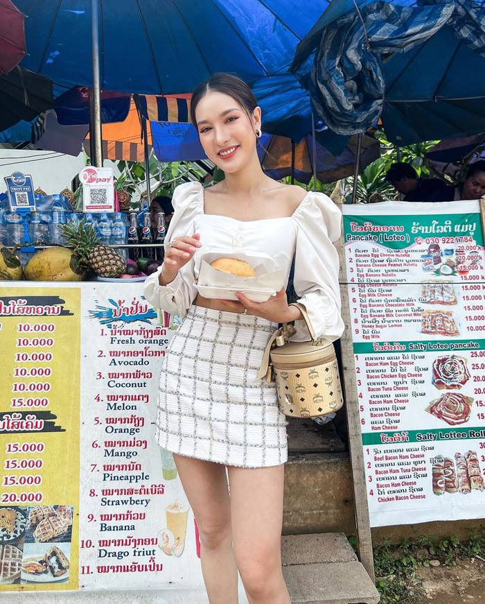 เจนนี่ มิสยูนิเวิร์สลาว เจนนี่ มิสยูนิเวิร์สลาว