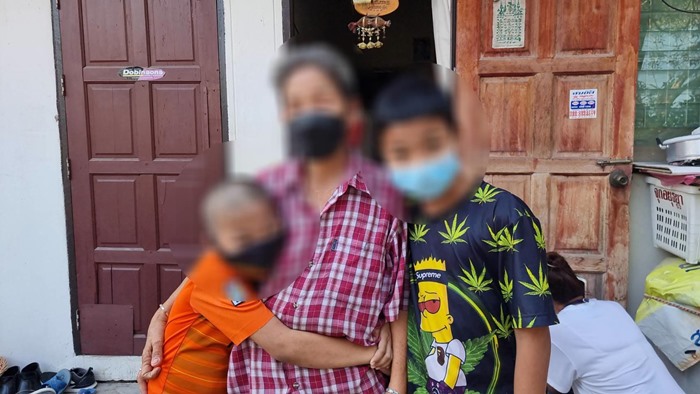 แม่ขโมยขนมให้ลูก แม่ขโมยขนมให้ลูก