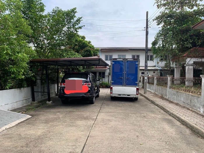 เพื่อนบ้านยึดที่จอดรถในซอย เพื่อนบ้านยึดที่จอดรถในซอย