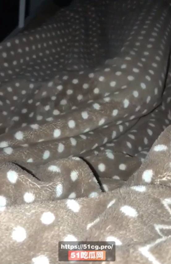 สาวเล่นผีผ้าห่มในหอชาย จนข้างห้องขอแจม สาวเล่นผีผ้าห่มในหอชาย จนข้างห้องขอแจม