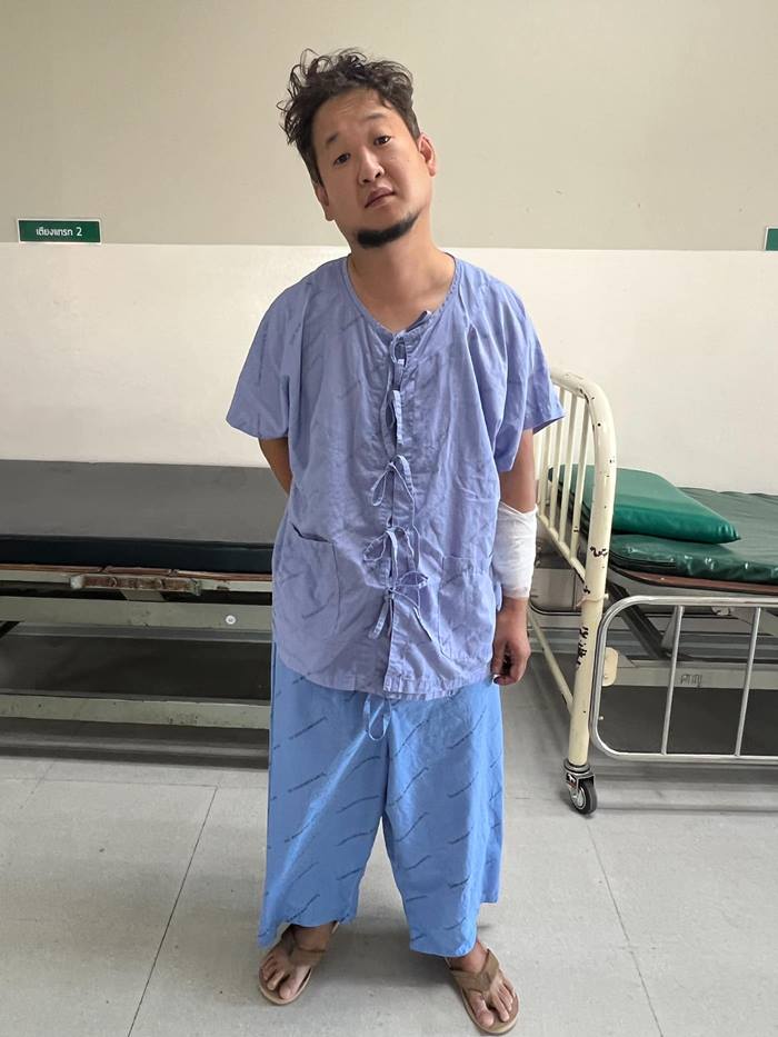 ดีเจอ๋องแอ๋ง วิ่งชนกระจก ดีเจอ๋องแอ๋ง วิ่งชนกระจก