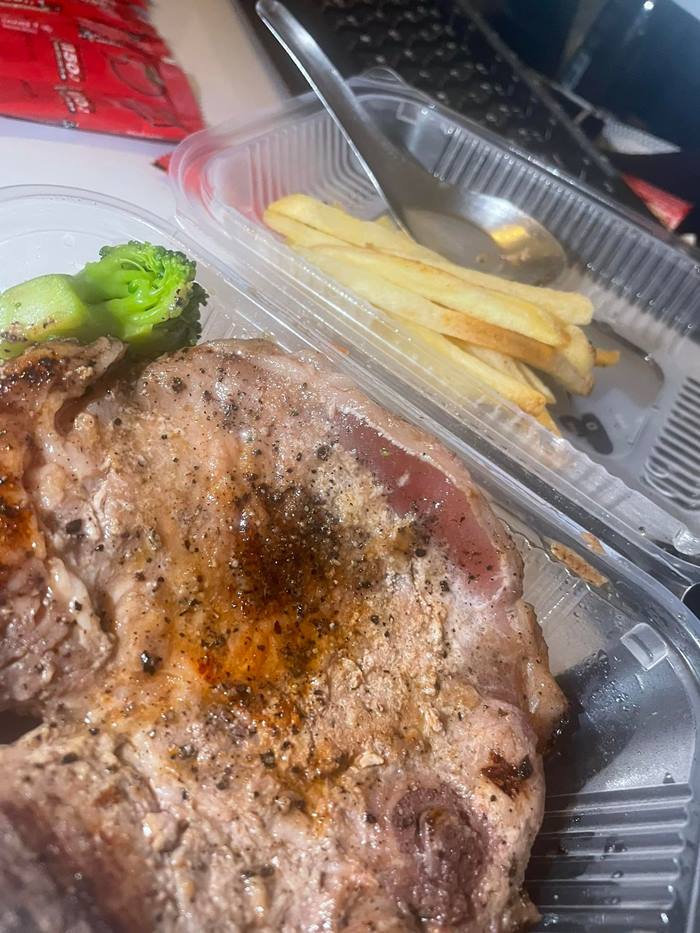 ลูกค้าโวยสั่งสเต๊ก เนื้อดิบทุกเมนู ลูกค้าโวยสั่งสเต๊ก เนื้อดิบทุกเมนู