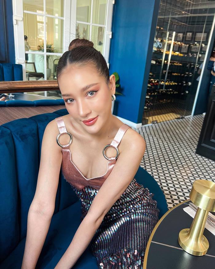 เจนนี่ มิสยูนิเวิร์สลาว เจนนี่ มิสยูนิเวิร์สลาว