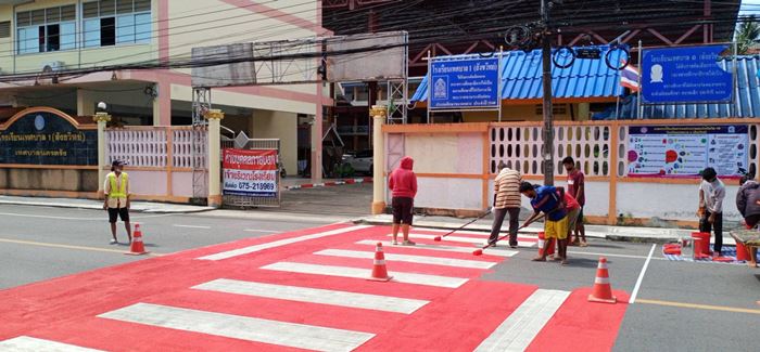 มอเตอร์ไซค์ชนนักเรียนข้ามทางม้าลาย มอเตอร์ไซค์ชนนักเรียนข้ามทางม้าลาย