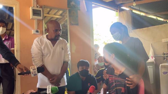 ป่วยแปลก เด็ก 14 ไม่อาบน้ำ ไม่ตัดผม 1 ปี ป่วยแปลก เด็ก 14 ไม่อาบน้ำ ไม่ตัดผม 1 ปี