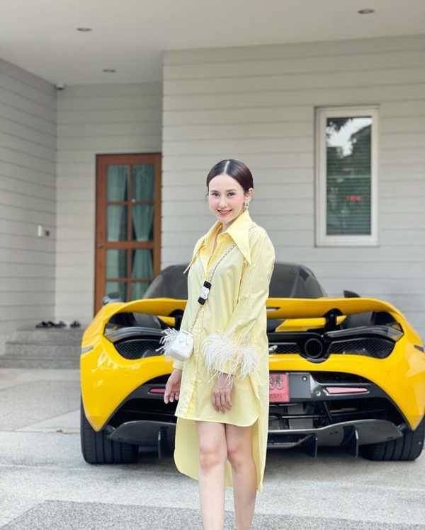 แยม ธมลพรรณ์ แยม ธมลพรรณ์