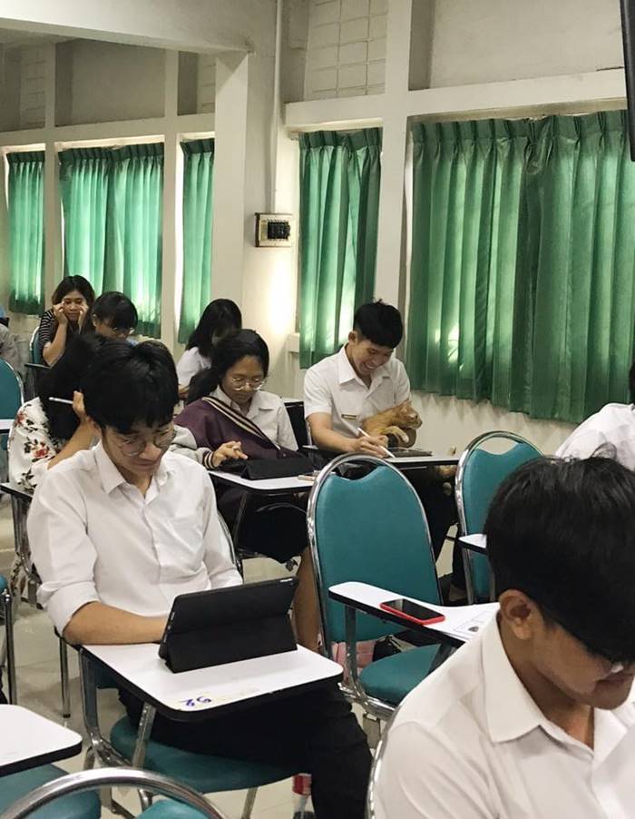 ไวรัลอุ้มแมวเข้าห้องเรียน ไวรัลอุ้มแมวเข้าห้องเรียน