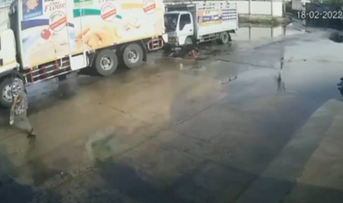 สิบล้อชนคนตาย สิบล้อชนคนตาย