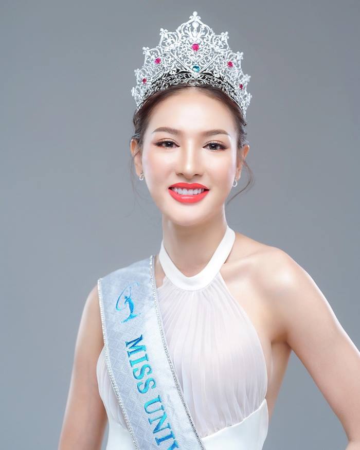 เจนนี่ มิสยูนิเวิร์สลาว เจนนี่ มิสยูนิเวิร์สลาว