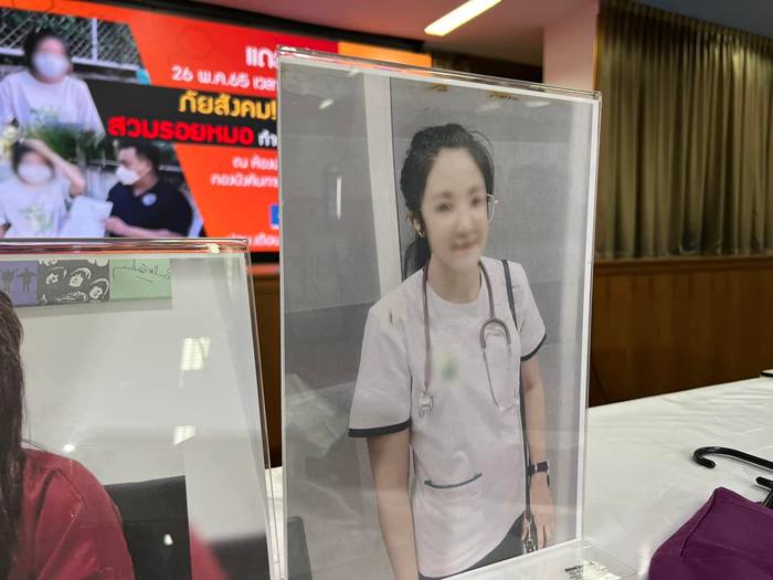 หมอปลอม ใส่ชุดแพทย์ศิริราช หมอปลอม ใส่ชุดแพทย์ศิริราช