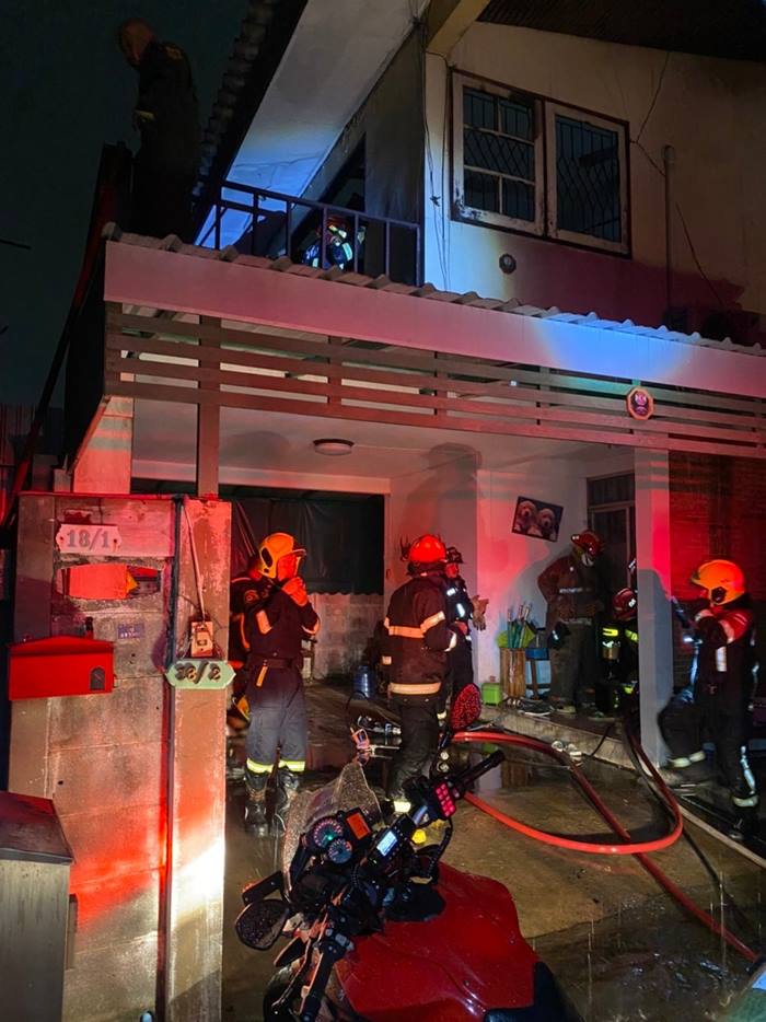 ไฟไหม้บ้านตอนฝนตก ไฟไหม้บ้านตอนฝนตก